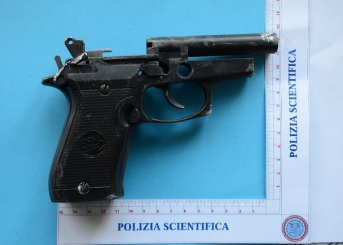 La pistola utilizzata per le minacce