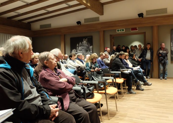 Il pubblico delle associazioni presenti all'incontro con Luigi Bobba