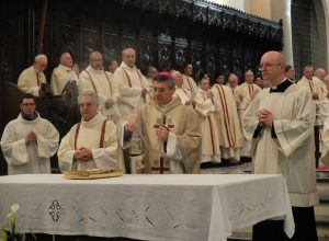 La Messa crismale in Cattedrale ad Aosta