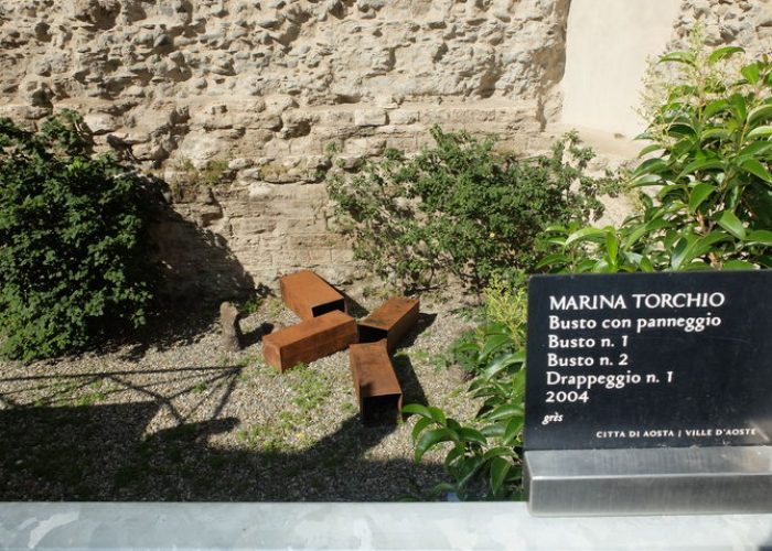 L'opera di Marina Torchio danneggiata dai vandali