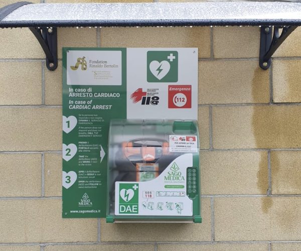 Il defibrillatore donato a Issogne