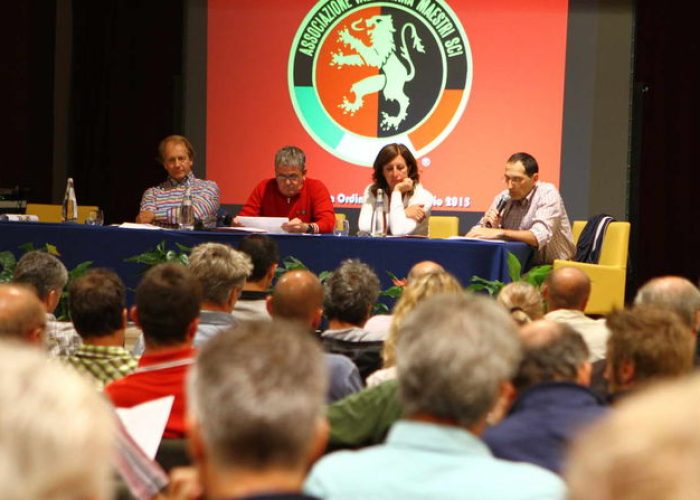 Un momento dell'assemblea dell'associazione Maestri di sci
