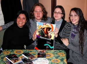 Da sx Marcela Olmedo e tre dei ragazzi che hanno lavorato alle traduzioni