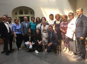 La consegna dei diplomi alle sei estetiste sociali