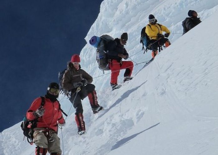 La salita all'Everest - Ph. Marco Camandona