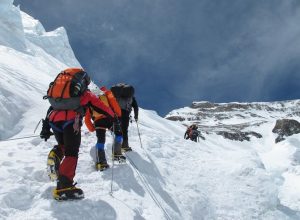 La salita all'Everest - Ph. Marco Camandona