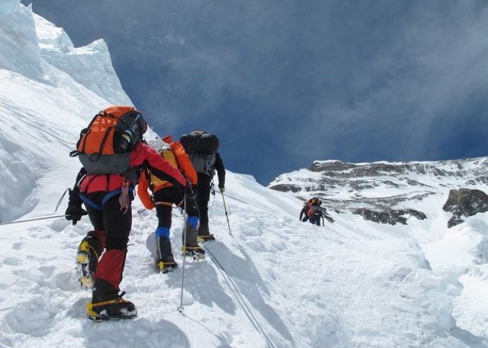 La salita all'Everest - Ph. Marco Camandona