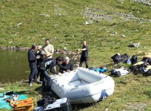 Le immersioni al lago Fallère per la moria di pesci