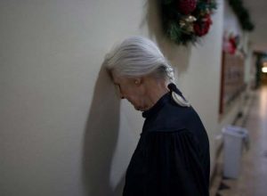 familiar touch di Sarah Ema Friedland