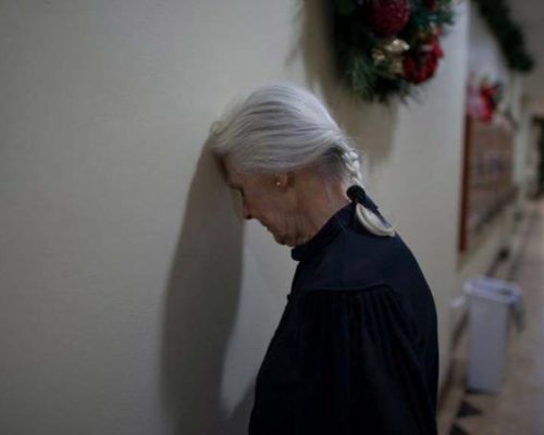 familiar touch di Sarah Ema Friedland