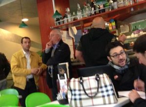 Comizio-aperitivo di Fédération Autonomiste al Bar Venezia