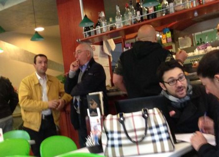 Comizio-aperitivo di Fédération Autonomiste al Bar Venezia