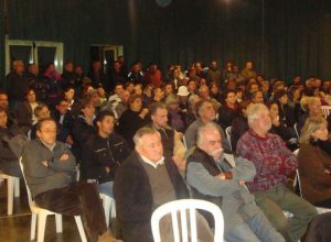 La popolazione di Fénis che ha partecipato all'Assemblea