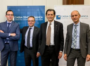 I rappresentanti di BCC Valdostana - il presidente Davide Ferré e il direttore generale Adriano Cesano - insieme ai vertici di Cassa Centrale Banca
