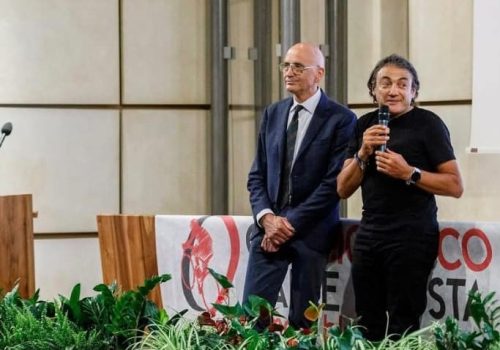 Claudio Chiappucci – a destra - con Gianbattista Baronchelli alla presentazione del Giro della Valle d’Aosta 2023