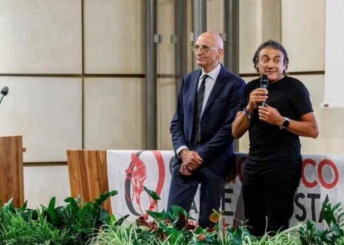 Claudio Chiappucci – a destra - con Gianbattista Baronchelli alla presentazione del Giro della Valle d’Aosta 2023