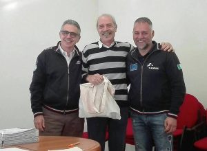 Nella foto al centro il presidente dell'associazione dei volontari del soccorso Mont-Rose di Donnas, Paolo Carlino tra il presidente ANPAS dottor Fabrizio Pregliasco e il coordinatore della Federazione Regionale dei volontari del soccorso della Valle d'Aosta Mauro Cometto