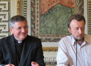 Mons. Franco Lovignana e Fabrizio Favre, direttore del Corriere della Valle