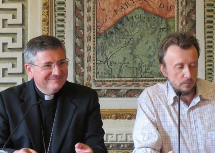 Mons. Franco Lovignana e Fabrizio Favre, direttore del Corriere della Valle