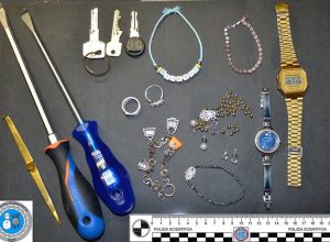 Il bottino del furto delle due 20enni