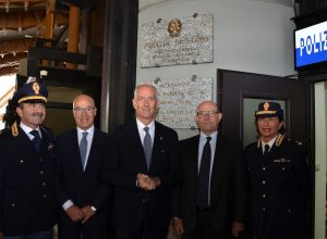 Il capo della Polizia Gabrielli e il questore Ostuni con i dirigenti Bisogno, Sgalla e Rucci.