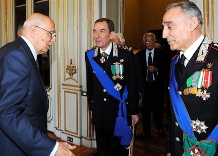 Il generale Gallitelli (al centro) con il presidente della Repubblica Napolitano e l'ex comandante generale Gianfranco Siazzu.