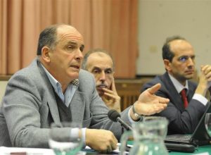 Rollandin durante un incontro sul gassificatore