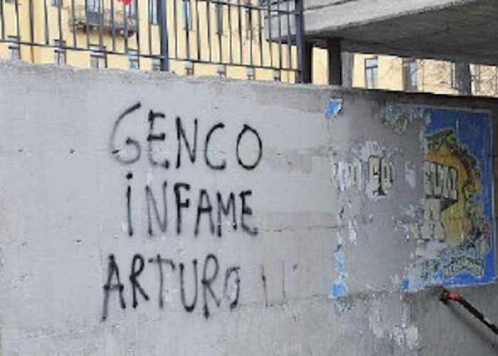 La scritta apparsa nel sottopasso di Via Roma