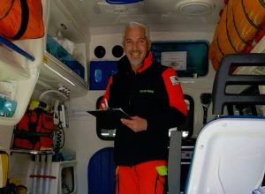 Gianpiero Chiapello, durante un turno da volontario (foto da FB).