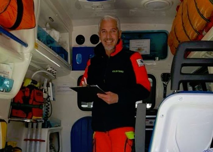 Gianpiero Chiapello, durante un turno da volontario (foto da FB).