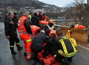 I Vigili del fuoco recuperano la donna ferita