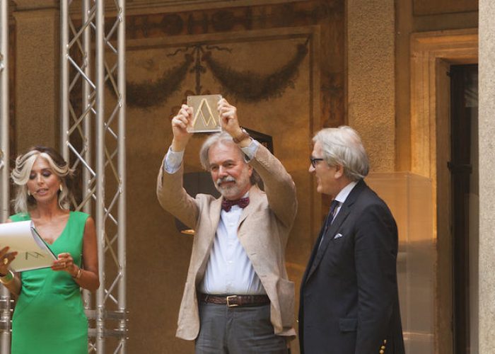 Gioacchino Gobbi riceve il premio Compasso d'Oro