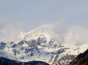 Sullo sfondo il Gran Combin