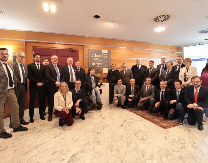 I consiglieri regionali davanti al busto di Emile Chanoux