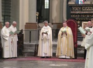 Il commiato ai canonici in Cattedrale