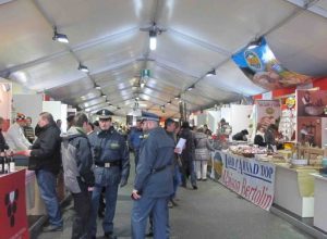 Sant'Orso 2012 - il padiglione enogastronomico di Piazza Plouves