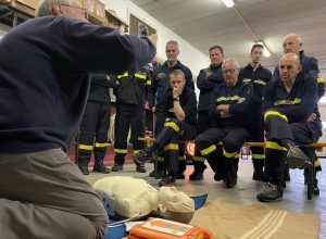 Il corso sull'uso del defibrillatore ai Vigili del fuoco volontari di Quart