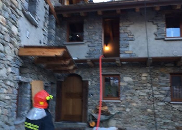 I Vigili del fuoco intervengono sull'abitazione a Sorreley di Saint-Christophe