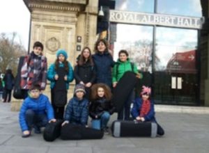 Gli 8 bambini valdostani dei corsi Suzuki che si sono esibiti a Londra