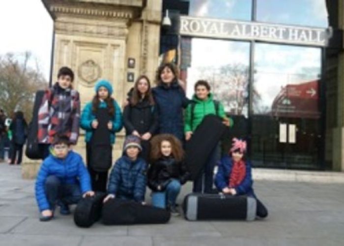 Gli 8 bambini valdostani dei corsi Suzuki che si sono esibiti a Londra