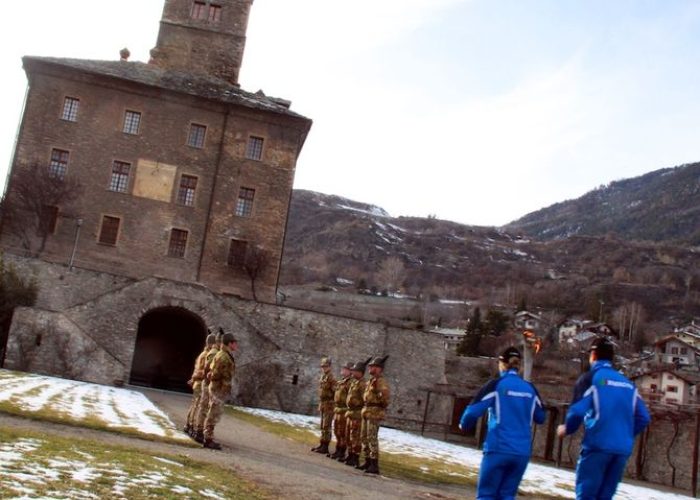 Fiaccola giochi militari