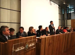 La conf.stampa della minoranza