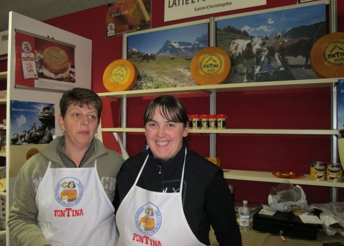 Il padiglione enogastronomico - Elea e Elisa della cooperativa Latte e Fontina
