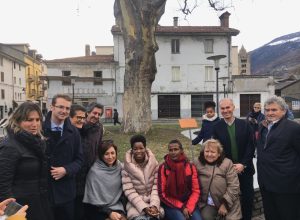 Autorità e associazioni presenti all'inaugurazione della Panchina Rossa