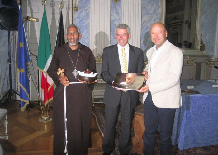 monsignor Mons. Ghebreghiorghis con Ettore Vierin e Nicola Rosset