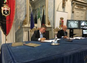Firma protocollo Videosorveglianza - Il sindaco Centoz e il Questore Spinello