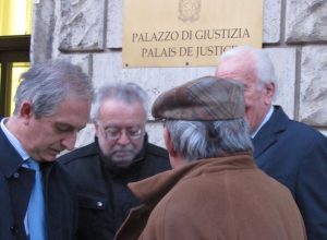 Gli avvocati davanti al tribunale di Aosta