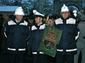 La polizia municipale con lo stendardo "Police du Marché"
