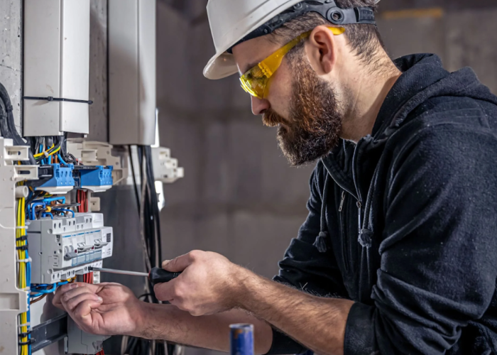 Tecnico delle manutenzioni elettriche - elettricista