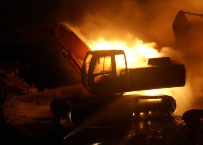 L'incendio che ha interessato i due esccavatori a Nus